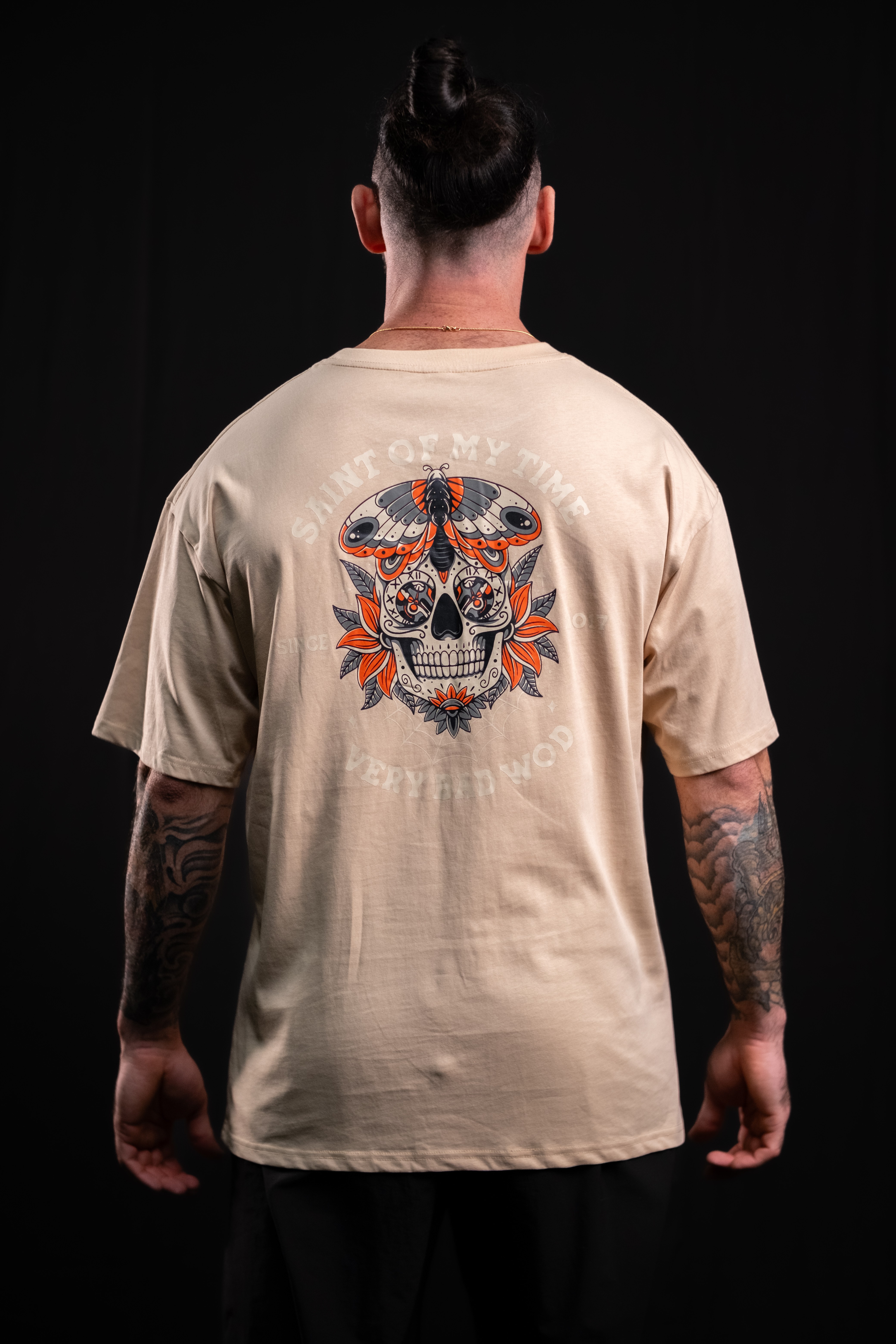 T-Shirt oversize unisexe brun grège SAINT OF MY TIME | VERY BAD WOD — Brun grege · Taille M