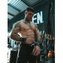Grips taille XL pendant un muscle-up intense