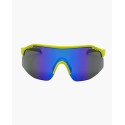 Monture verte fluo et verres bleus sur lunettes de sport UV400