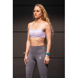 Brassière femme sport Ciara violette en action pendant un WOD