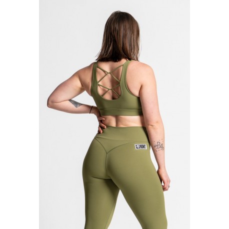Brassière sport vert army Regina – vue de face sur modèle