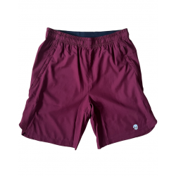 Short training homme rouge porté en séance HIIT