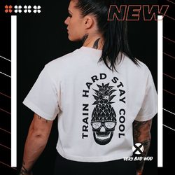 Retrouve la nouvelle collection de crop top oversize « train hard stay cool » de la marque @verybadwod.

Plusieurs coloris disponible.

Déjà disponible sur notre site.

Link en bio ⬆️

📸 : @nomadic_prod 😍

#foreveryathletes #trainingdistribution #teamtraining #teamtrainingdistribution #crossfit #verybadwod #crossfitfrance
#crossfitlife #sportswear #crossfitgirls #trainhard #staycool #clothes #oversize